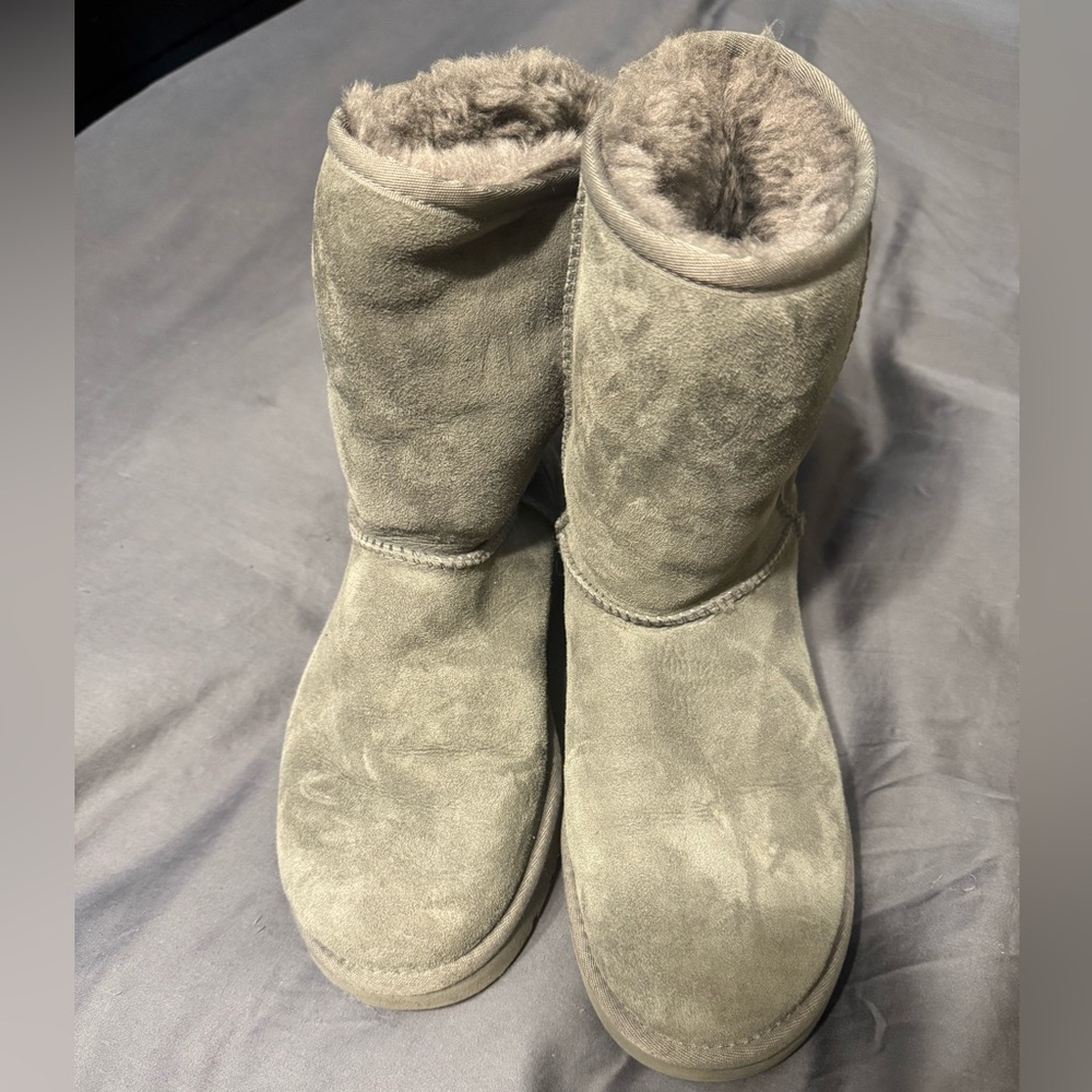 UGG Women's Short Classic Gray Suede Shearling Boots